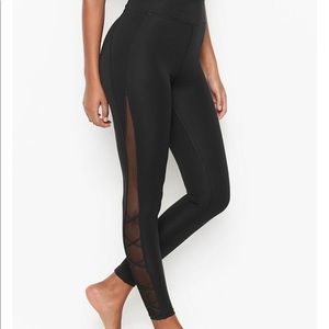 VS Incredible Essential Lace-up Legging